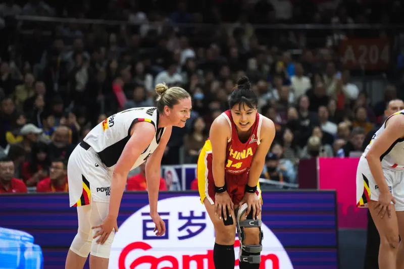 媒体人：中国女篮缺乏挡拆持球手，得学会把手递手打得更细